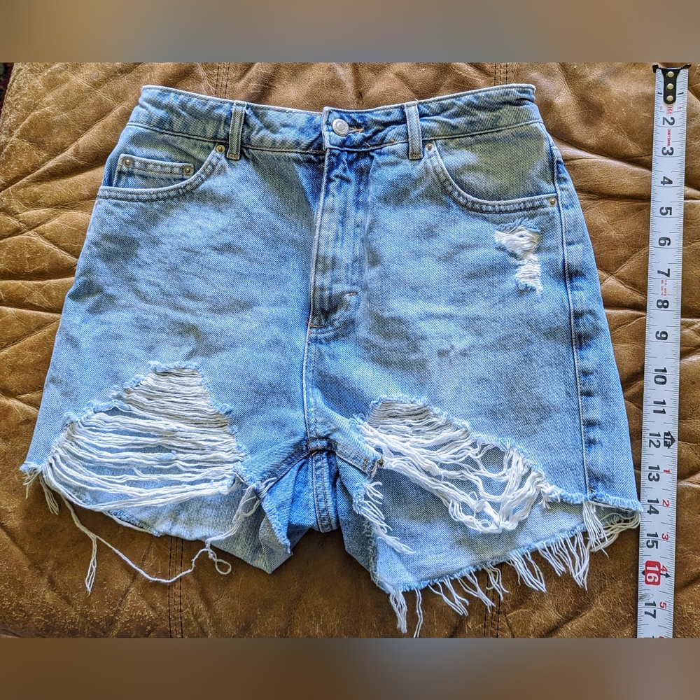 TOPSHOP DISTRESSED CUTOFFS SZ 8